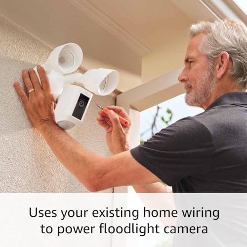 White Floodlight Cam with motion-activated 1080p HD video Y5903