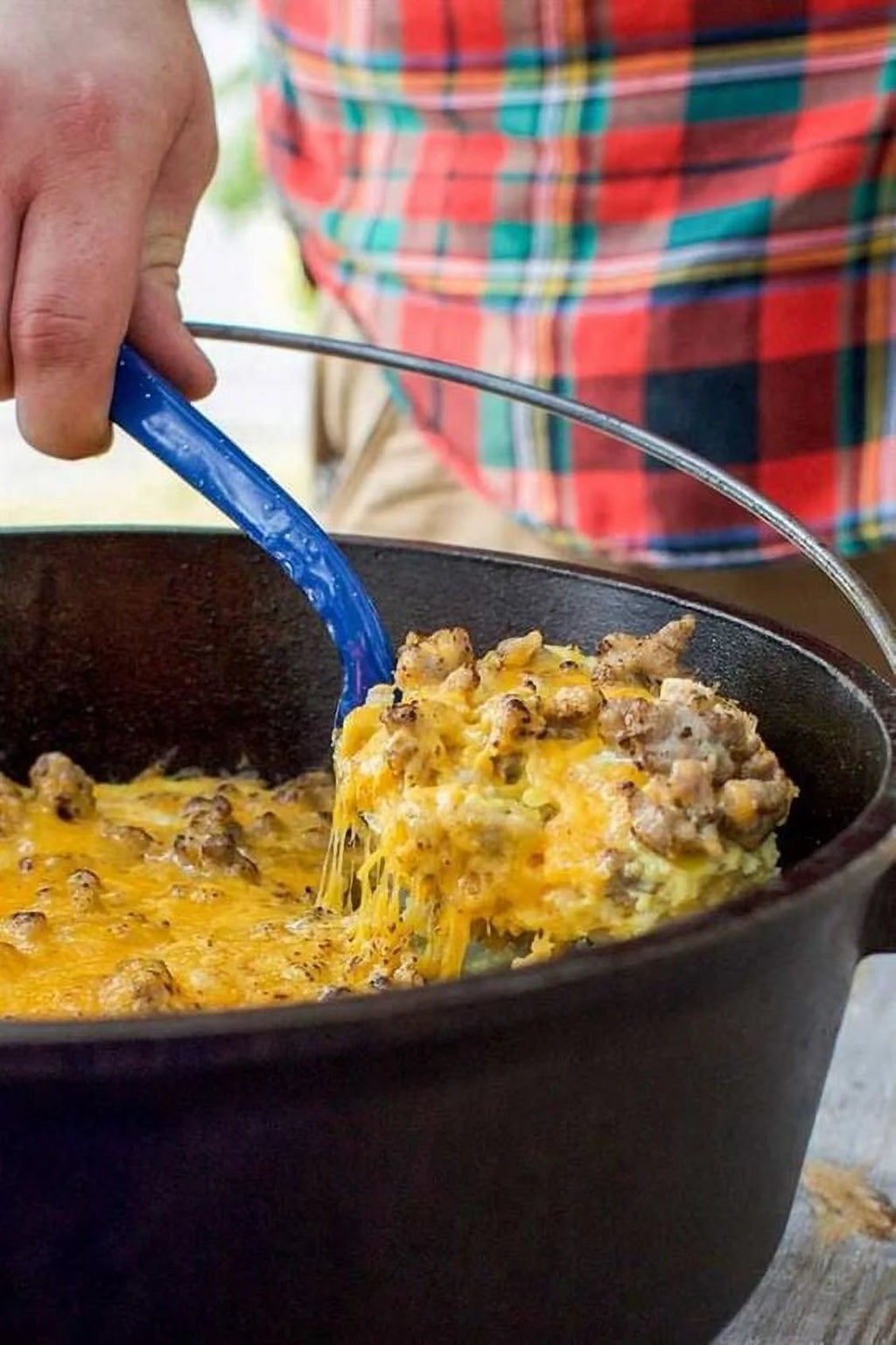 Cast Iron 5 Quart Seasoned Dutch Oven with Bail Handle F182160