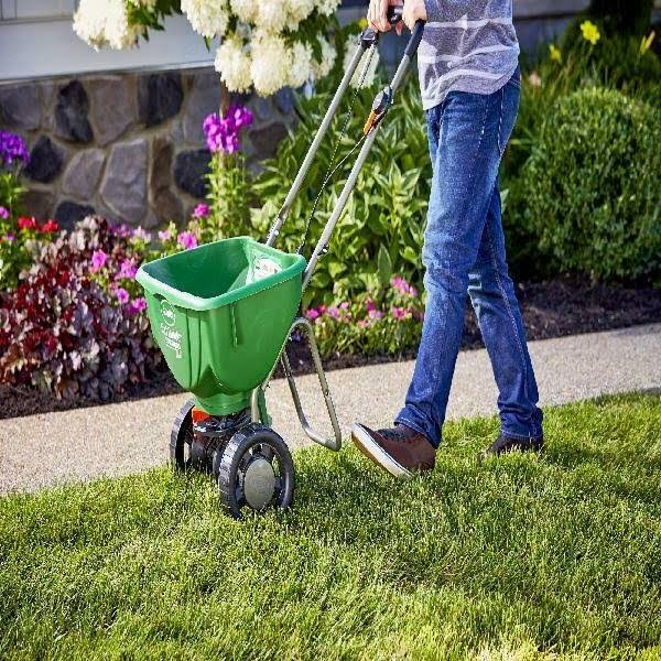 Turf Builder Broadcast Spreader T205557