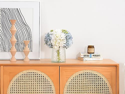White Artificial Flowers in Vase U2652