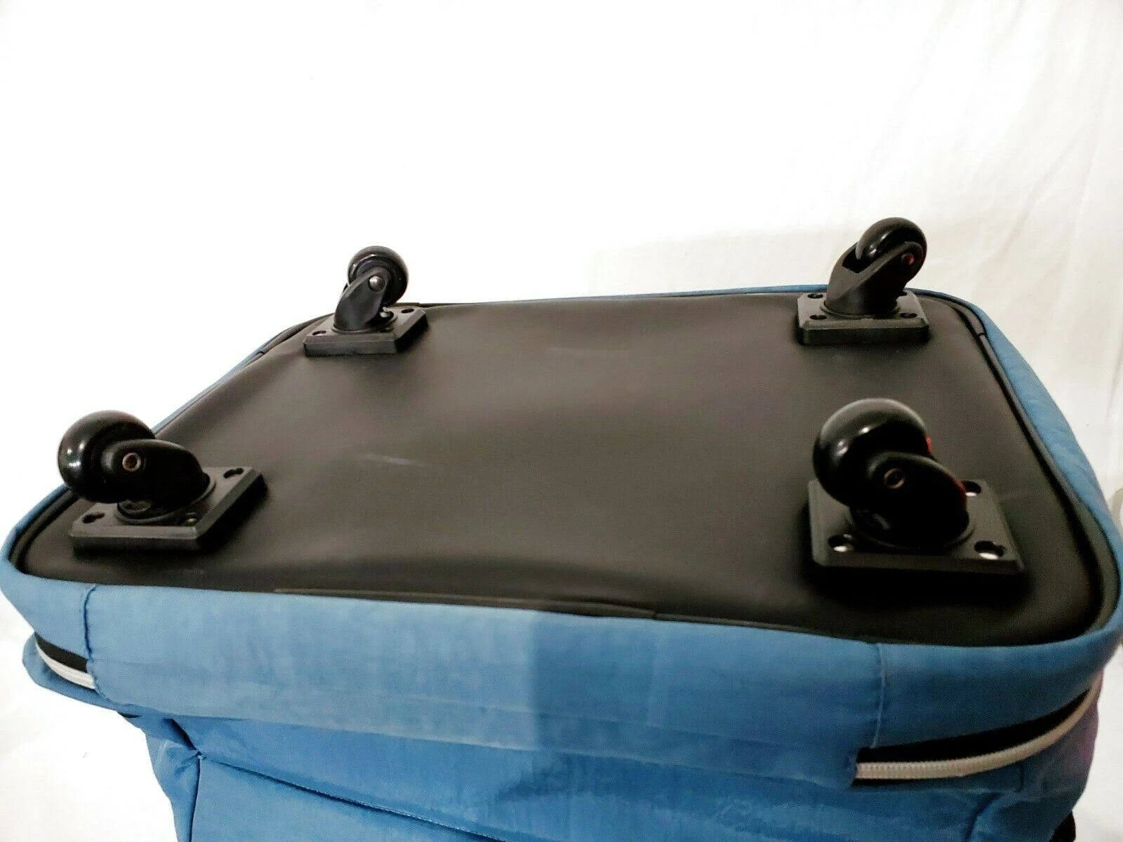 Blue 31x22 Spinner Suitcase X82998
