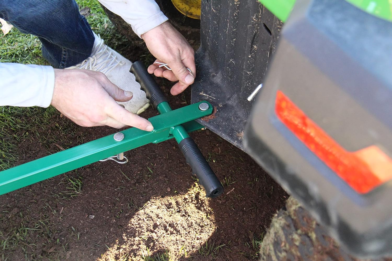 36 Inch Heavy Duty Metal Mesh Push Spreader K394