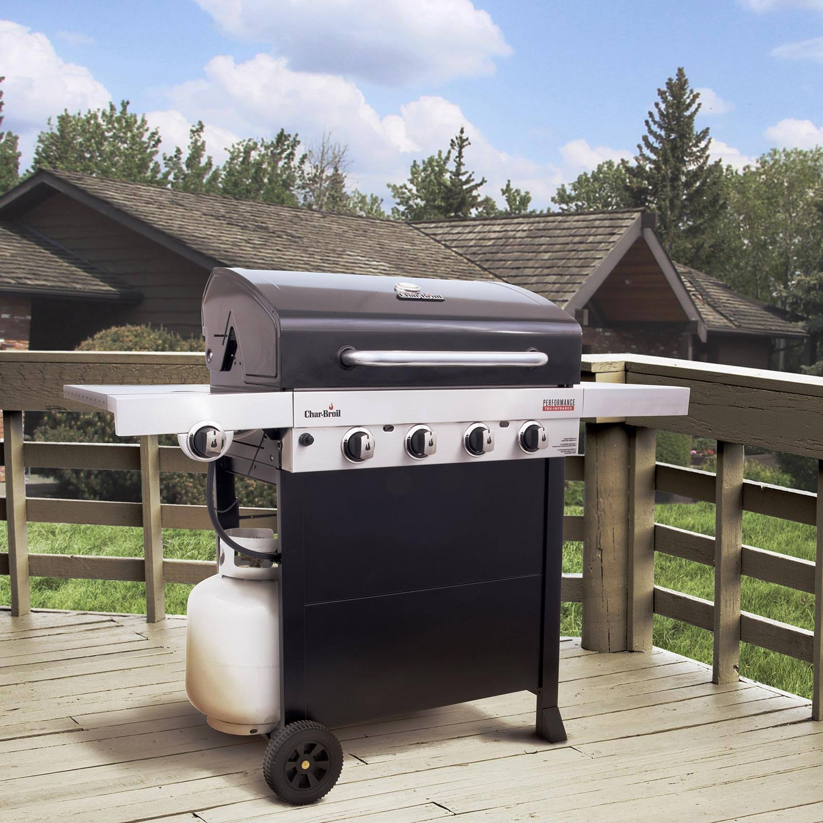 Black 4-Burner Gas Grill E674